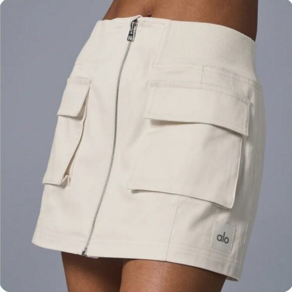ALO Yoga Dresses & Skirts - Alo Yoga Night Out Cargo Skirt Zip Front Ivory Size Large EUC W6403R